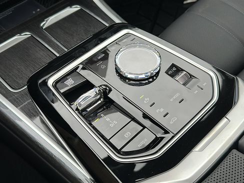 New 2026 BMW 740i image 25