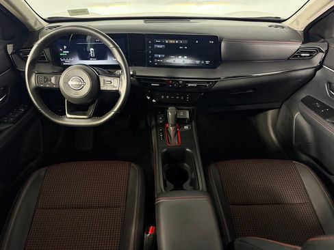Used 2025 Nissan Kicks SR FWD image 12