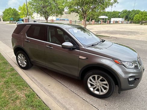 Used 2017 Land Rover Discovery Sport HSE AWD/4WD image 4