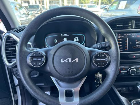 Used 2025 Kia Soul LX w/ LX Technology Package FWD image 25