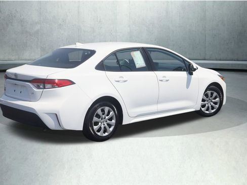Used 2025 Toyota Corolla LE FWD image 9