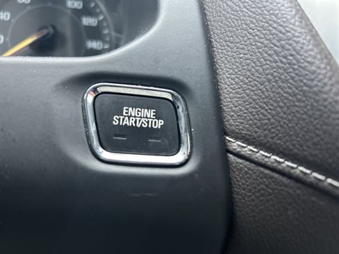 Used 2023 GMC Acadia SLT image 34