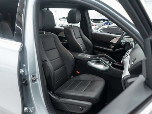 Used 2025 Mercedes-Benz GLS 450 4MATIC image 10