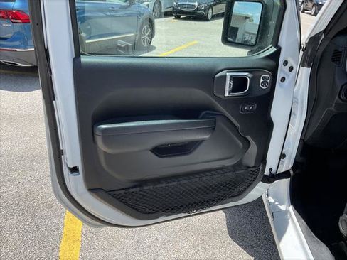 Used 2025 Jeep Gladiator Sport AWD/4WD image 19