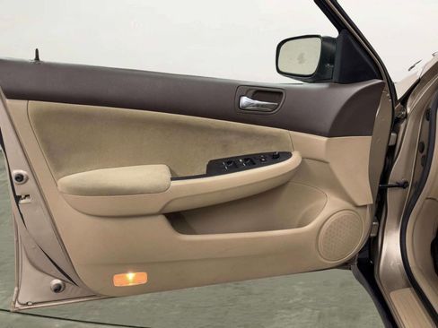 Used 2004 Honda Accord LX image 10