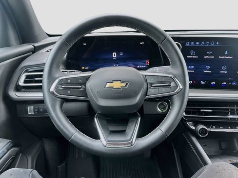 Used 2026 Chevrolet Traverse LT w/ Driver Confidence Package FWD image 11