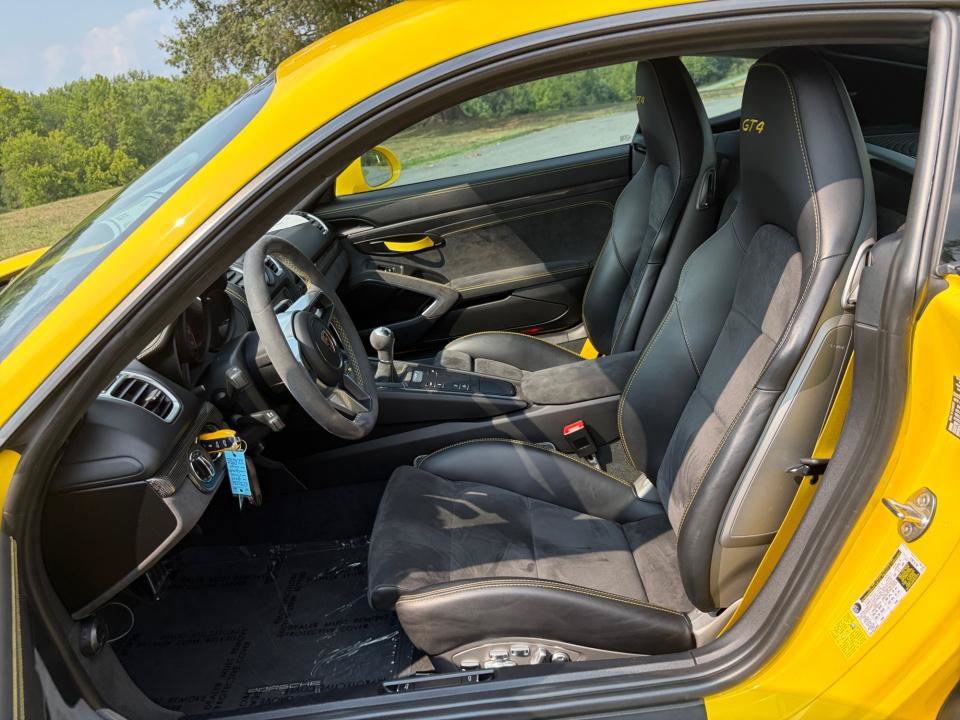 Used 2016 Porsche Cayman GT4 RWD image 5
