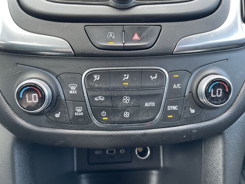 Used 2022 Chevrolet Equinox LT image 18