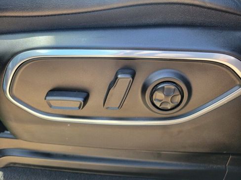 Used 2024 Jeep Wagoneer L Series II w/ Flexible Seating Group RWD image 11