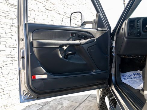 Used 2006 GMC Sierra 2500 SLT w/ Heavy-Duty Power Package image 30