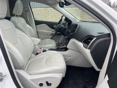 Used 2020 Jeep Cherokee Latitude Lux w/ Comfort/Convenience Group image 11