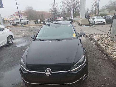 Used 2018 Volkswagen Golf SE image 9