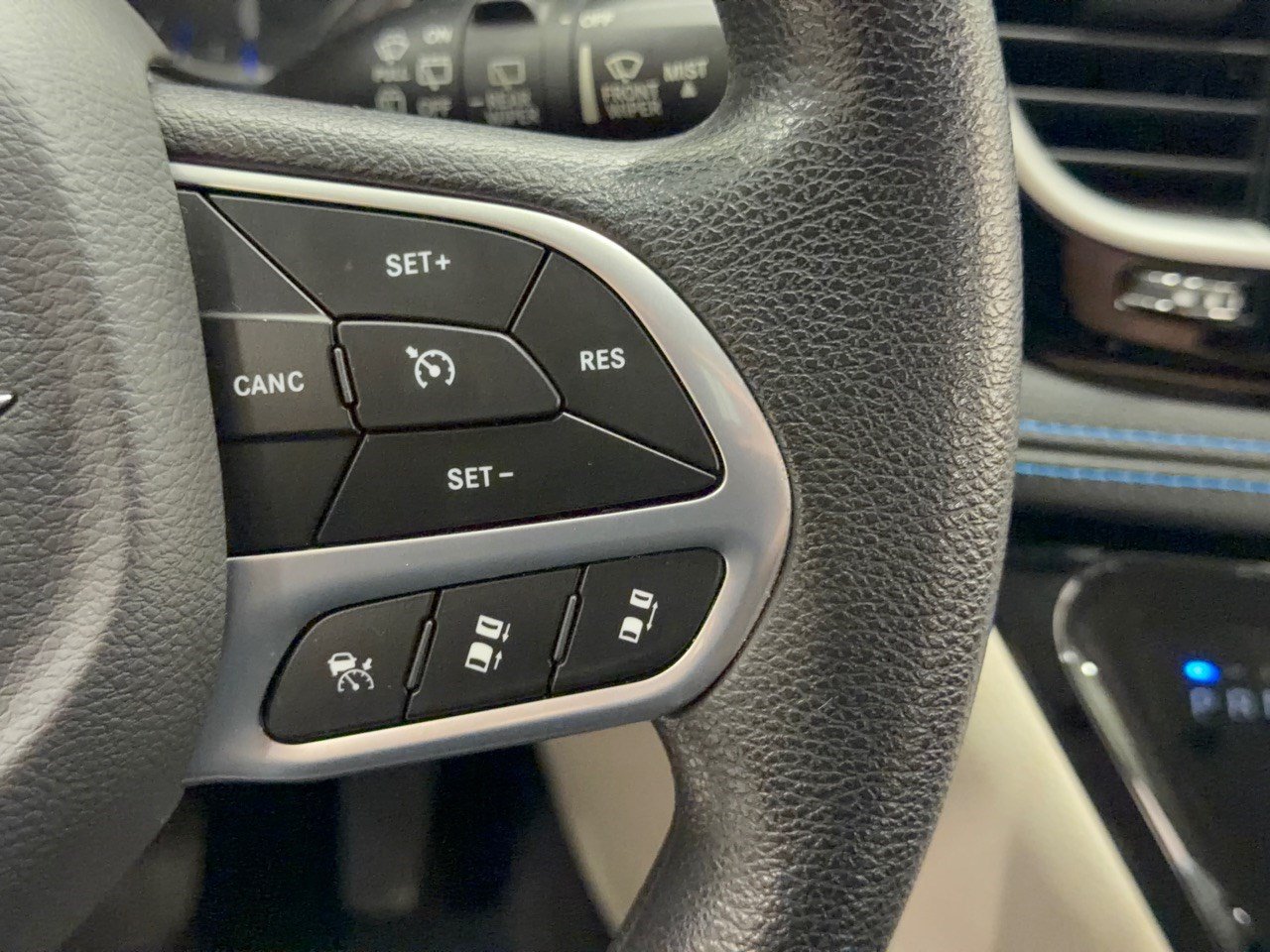 Used 2021 Chrysler Pacifica Touring FWD image 19