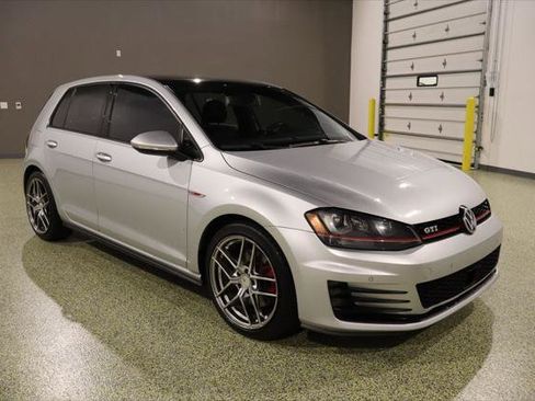Used 2015 Volkswagen GTI SE image 1