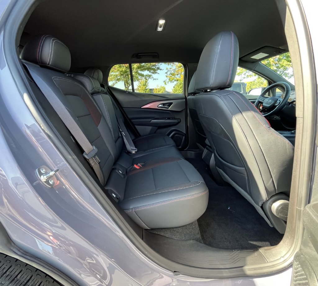 Certified 2024 Chevrolet Equinox EV RS FWD image 12