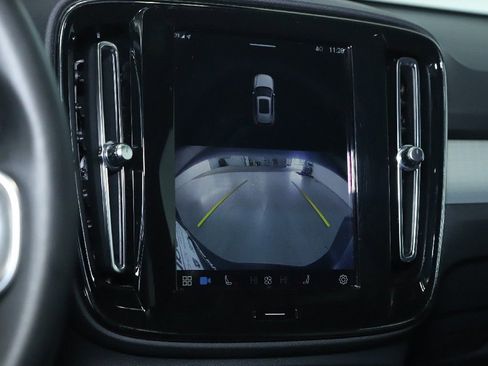Used 2024 Volvo XC40 B5 Core image 30