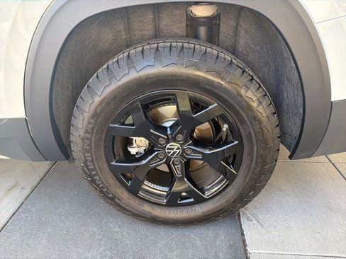 New 2024 Volkswagen Atlas Peak Edition SE AWD/4WD image 12