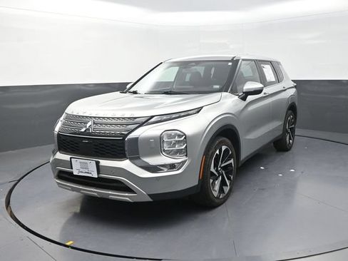 Used 2023 Mitsubishi Outlander SE AWD/4WD image 5