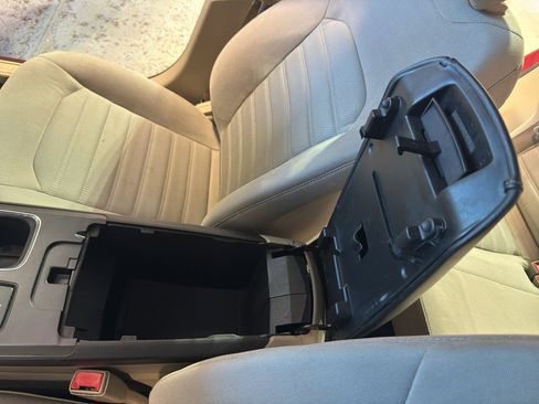 Used 2020 Ford Fusion SE FWD image 19