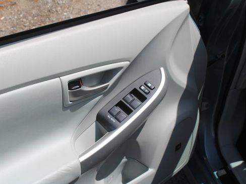 Used 2015 Toyota Prius Four FWD image 18