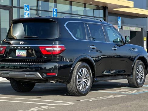 Used 2023 Nissan Armada SL w/ Captain's Chairs Package image 4