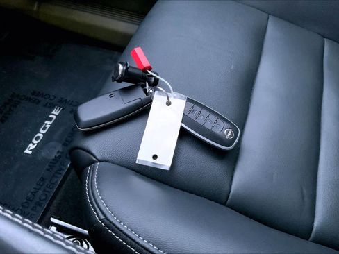 Used 2023 Nissan Rogue SL w/ SL Premium Package image 14