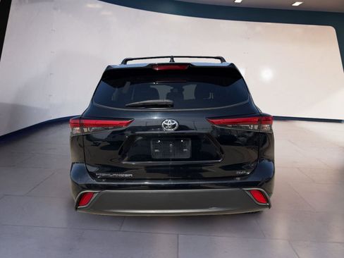 Used 2021 Toyota Highlander XLE image 4
