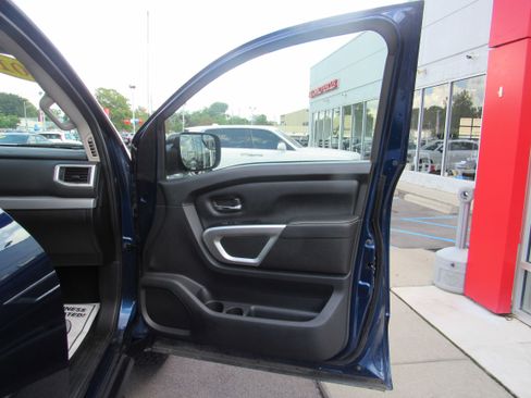 Used 2019 Nissan Titan PRO-4X AWD/4WD image 10