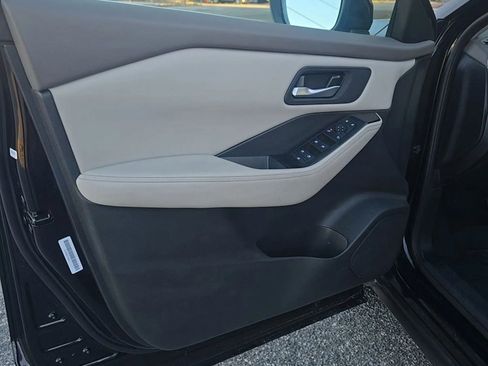 Used 2025 Nissan Rogue SV FWD image 10