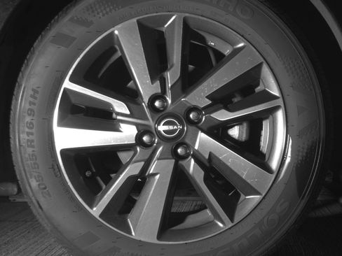 Used 2025 Nissan Versa SV image 13