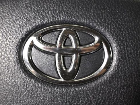 Used 2018 Toyota RAV4 LE w/ All Weather Liner Package FWD image 36