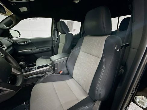 Used 2023 Toyota Tacoma TRD Off-Road image 19