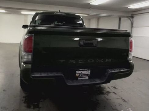 Used 2022 Toyota Tacoma TRD Sport w/ TRD Premium Sport Package AWD/4WD image 7