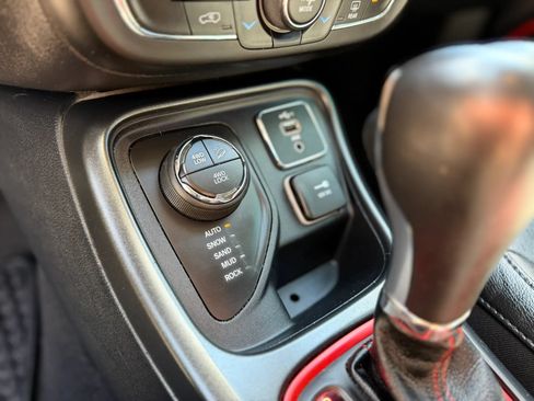 Used 2021 Jeep Compass Trailhawk AWD/4WD image 35