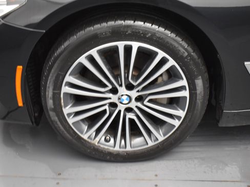 Used 2019 BMW 530i xDrive w/ Convenience Package image 18