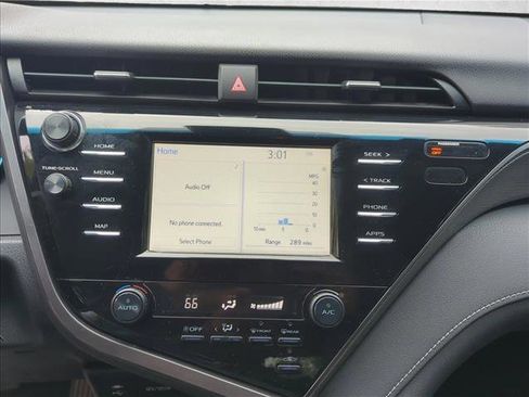 Used 2019 Toyota Camry SE image 15