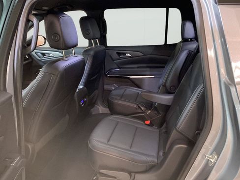 Used 2025 Chevrolet Traverse LT FWD image 25