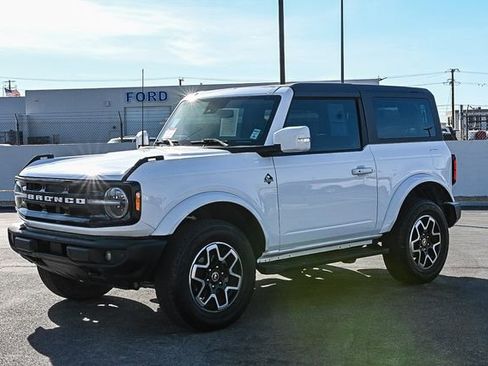 Used 2023 Ford Bronco Outer Banks image 3