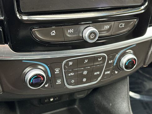 Used 2018 Chevrolet Traverse LT image 21