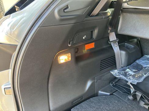 New 2025 Mitsubishi Outlander SE image 38