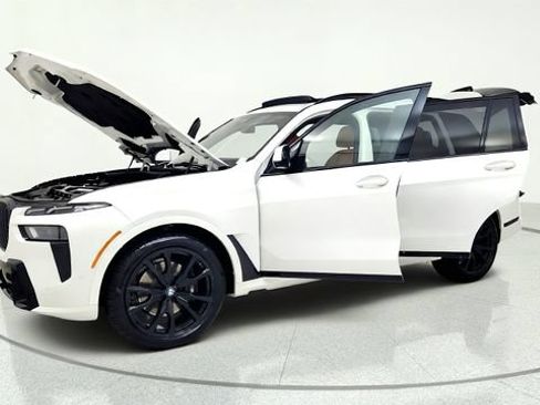 Used 2024 BMW X7 xDrive40i w/ M Sport Package AWD/4WD image 14