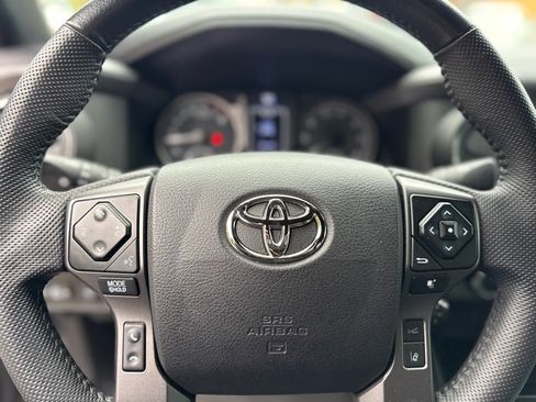 Certified 2022 Toyota Tacoma TRD Off-Road image 33