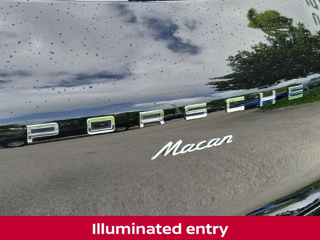 Used 2018 Porsche Macan AWD/4WD image 13