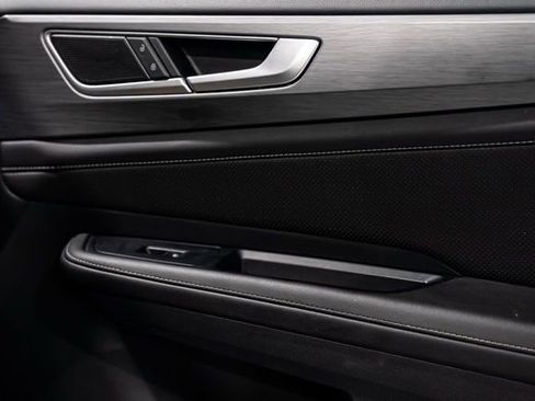 Used 2025 Volkswagen Atlas Cross Sport SE image 30