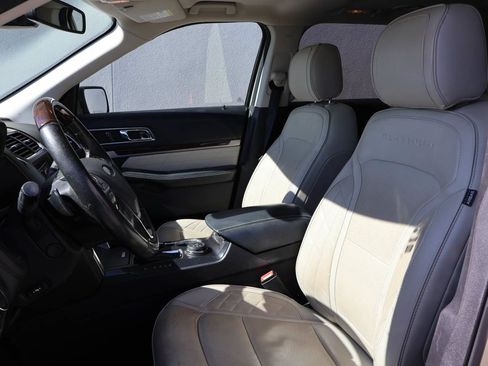 Used 2017 Ford Explorer Platinum AWD/4WD image 9