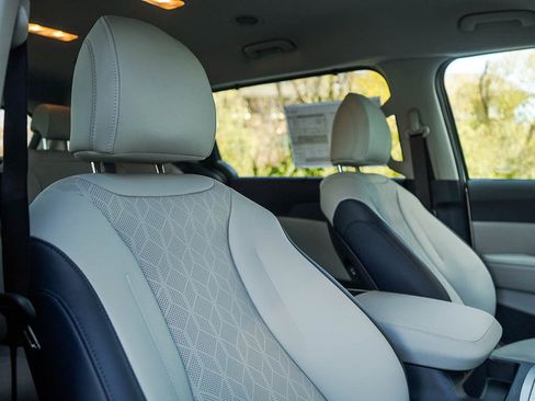 New 2026 Kia Carnival EX image 12