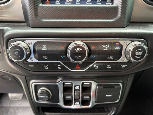 Used 2021 Jeep Gladiator Sport AWD/4WD image 34