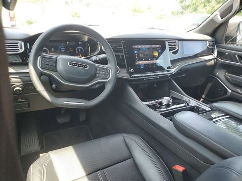 Used 2022 Jeep Wagoneer Series II AWD/4WD image 10