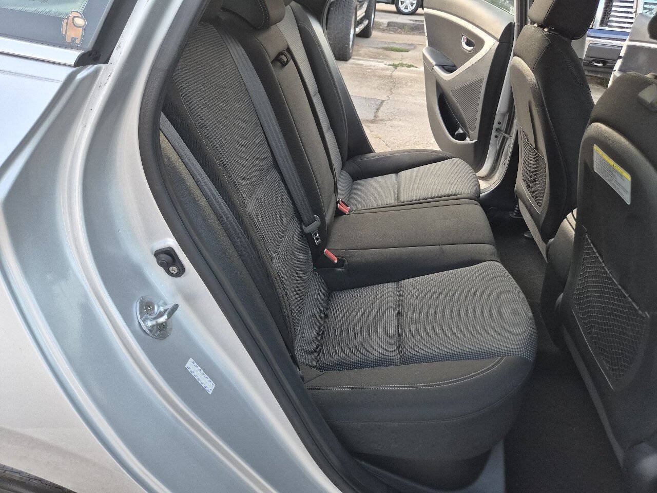 Used 2016 Hyundai Elantra GT w/ Option Group 02 FWD image 12
