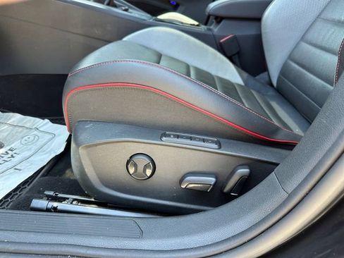 Used 2022 Volkswagen GTI SE FWD image 20